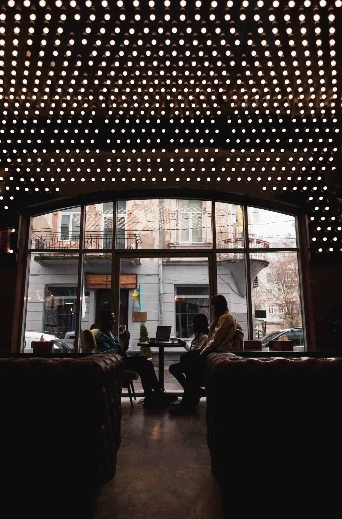 Restaurant ambiance 1